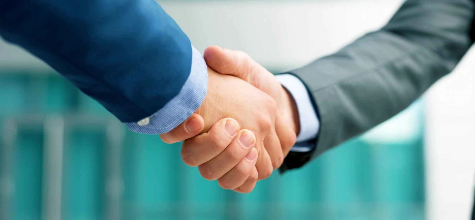 Partnerschaftlicher Handschlag